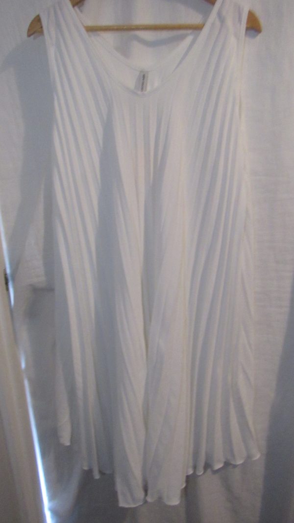 New Ladies White Pleated Sleeveless Swing Dress One Size fits sizes 18 20 22 24 - Image 4