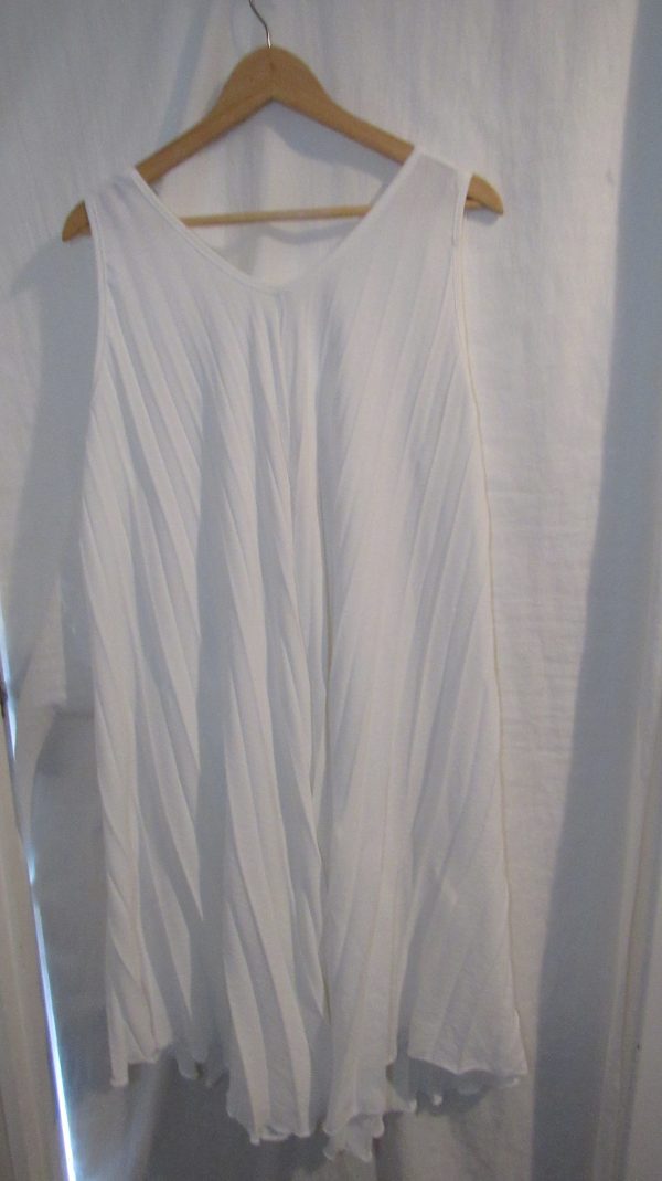 New Ladies White Pleated Sleeveless Swing Dress One Size fits sizes 18 20 22 24 - Image 5
