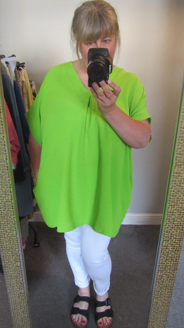 New Ladies Lime V Neck Tunic Top Pocket One Size fits sizes 18 20 22 24 - Image 6