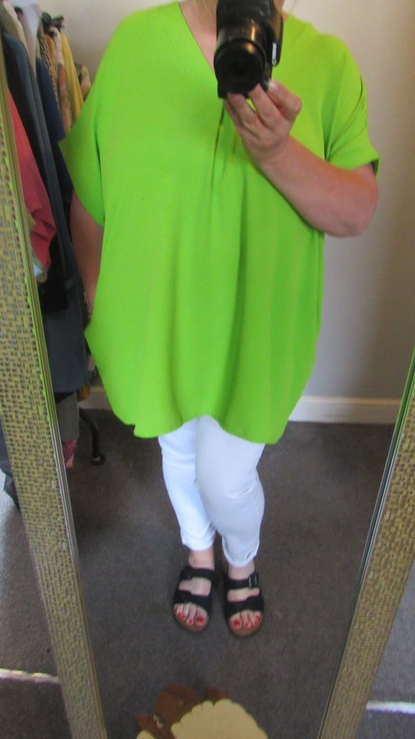 New Ladies Lime V Neck Tunic Top Pocket One Size fits sizes 18 20 22 24 - Image 7