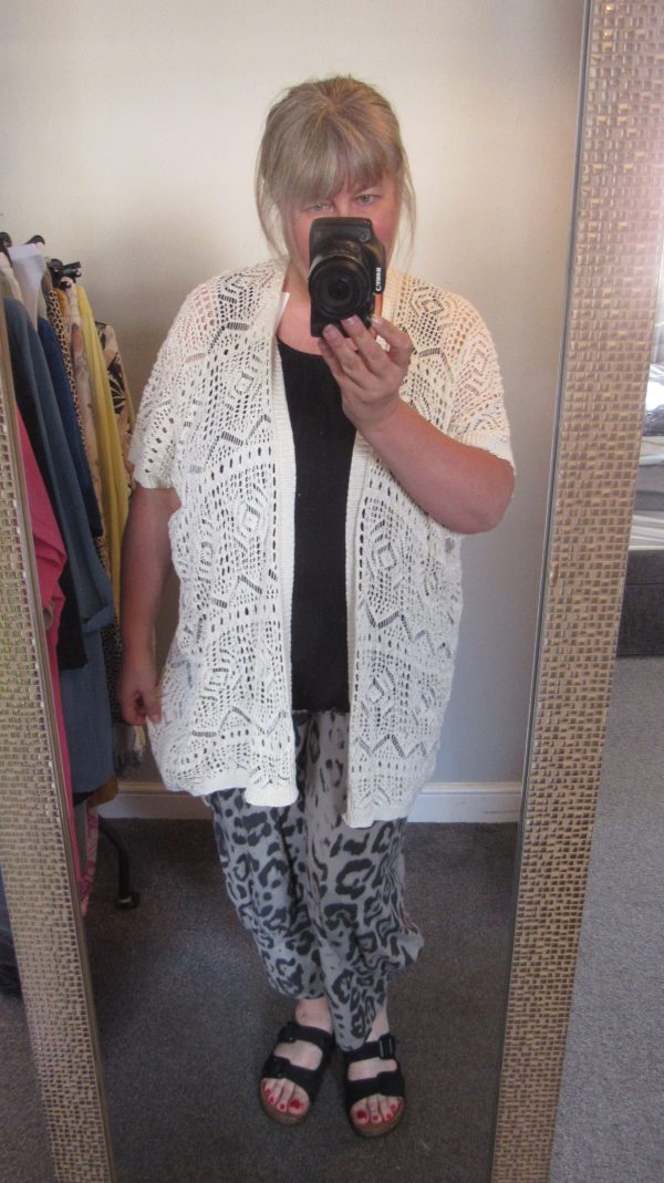 New Ladies Beige Lacy Open Cardigan One Size fits sizes 18 20 22 - Image 5
