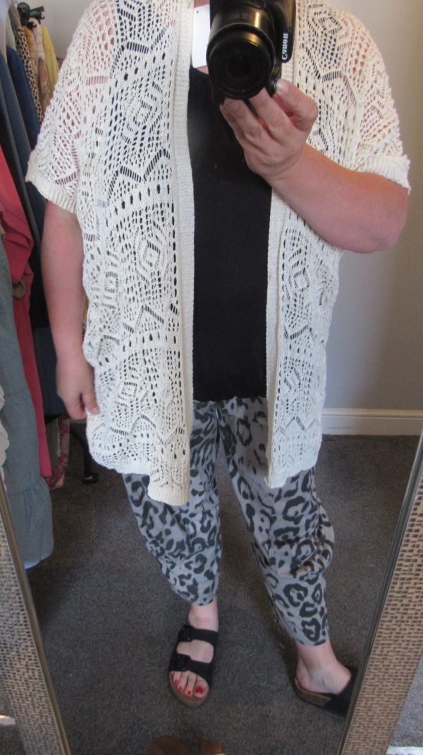 New Ladies Beige Lacy Open Cardigan One Size fits sizes 18 20 22 - Image 8