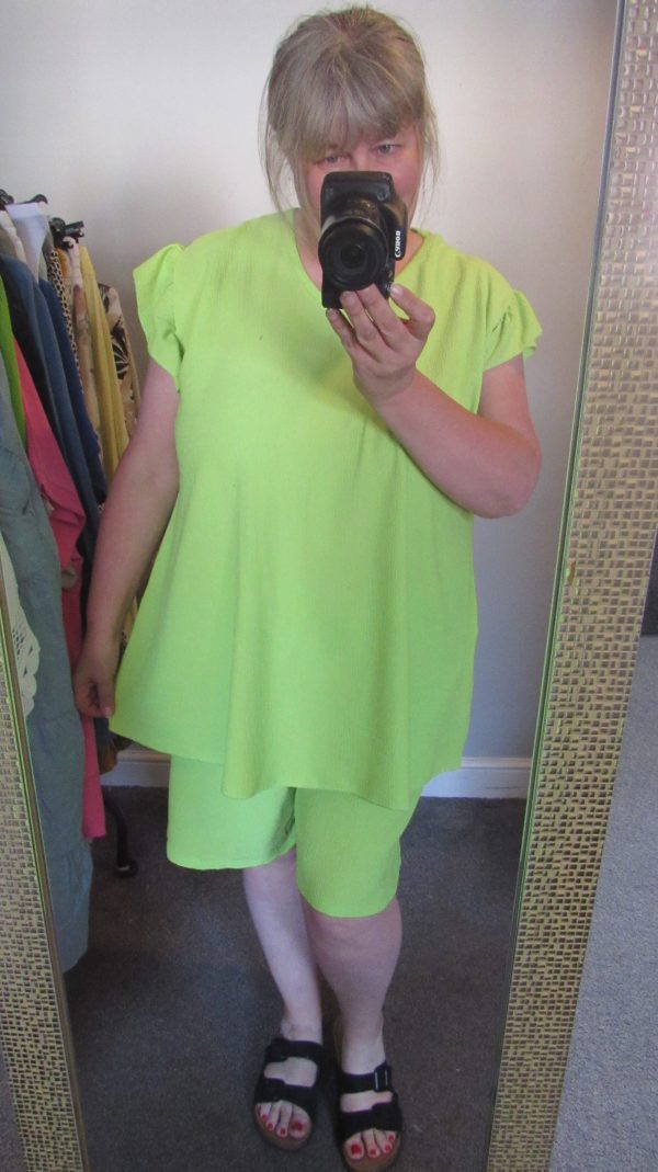 New Ladies Lime Ladies Shorts Set One Size fits sizes 18 20 22 - Image 5