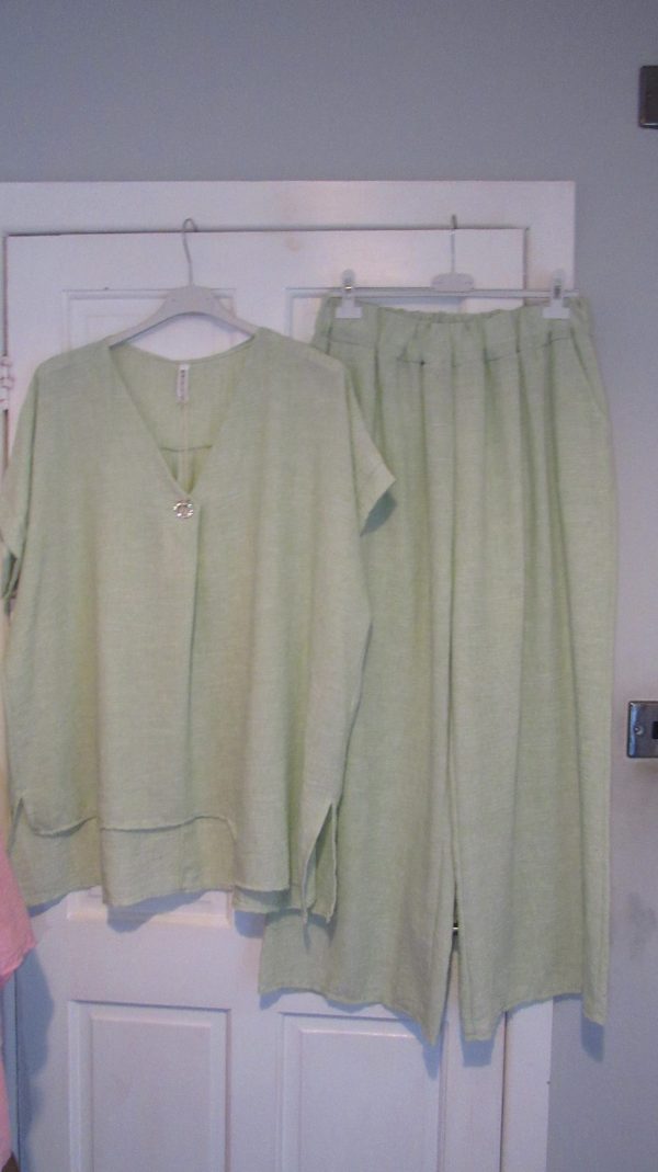 New Ladies Sage Green Plus Size 2 Piece Set One Size fits sizes 18 20 22