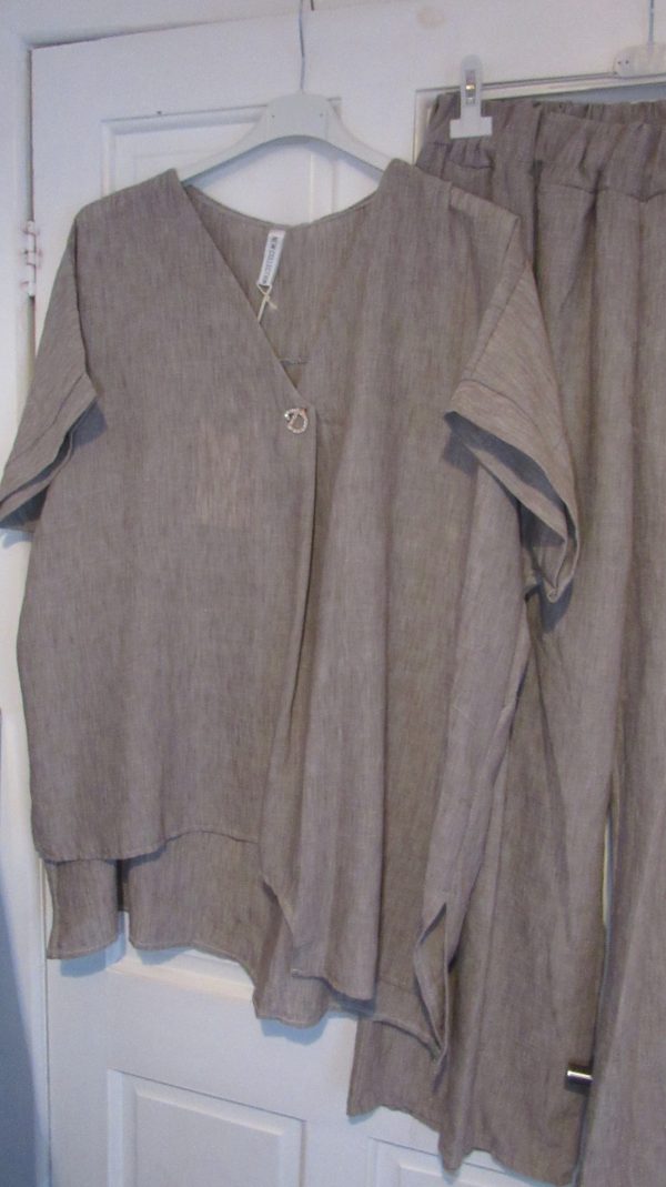New Ladies Mocha Plus Size 2 Piece Set One Size fits sizes 18 20 22 - Image 3