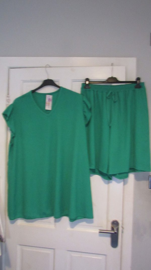 New Ladies Emerald Green Ladies Shorts Set One Size fits sizes 18 20 22 - Image 2