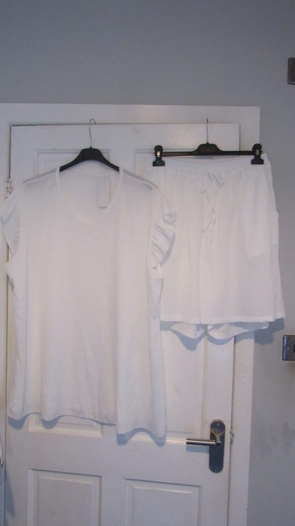 New Ladies White Ladies Shorts Set One Size fits sizes 18 20 22