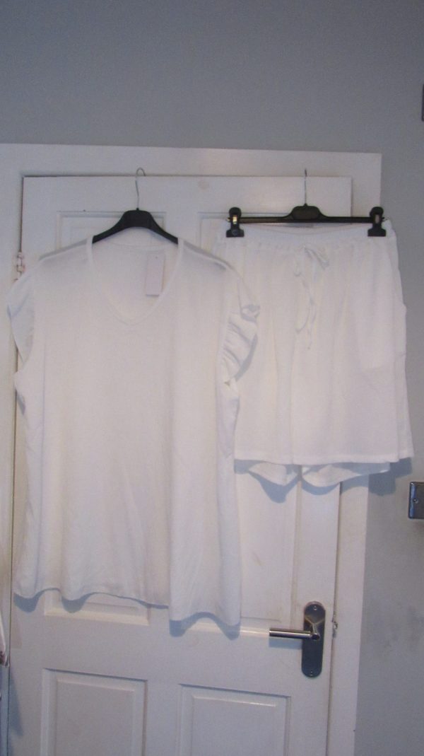New Ladies White Ladies Shorts Set One Size fits sizes 18 20 22 - Image 2