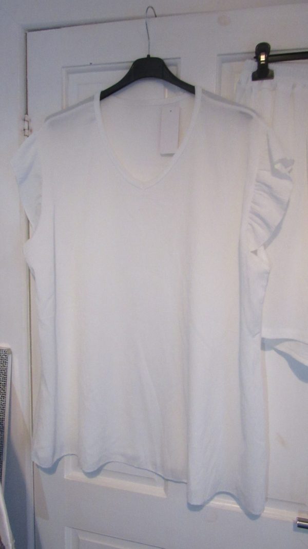 New Ladies White Ladies Shorts Set One Size fits sizes 18 20 22 - Image 3