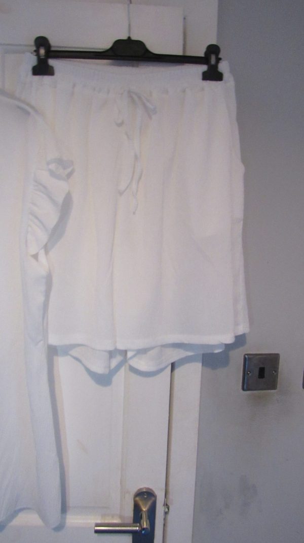 New Ladies White Ladies Shorts Set One Size fits sizes 18 20 22 - Image 4