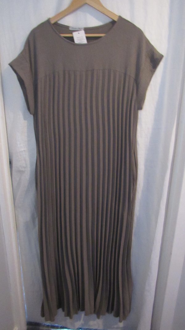 New Ladies Mocha Pleated Maxi Dress One Size fits sizes 14 16 18 20 - Image 2