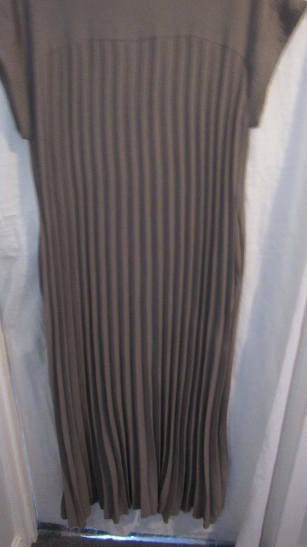 New Ladies Mocha Pleated Maxi Dress One Size fits sizes 14 16 18 20 - Image 4