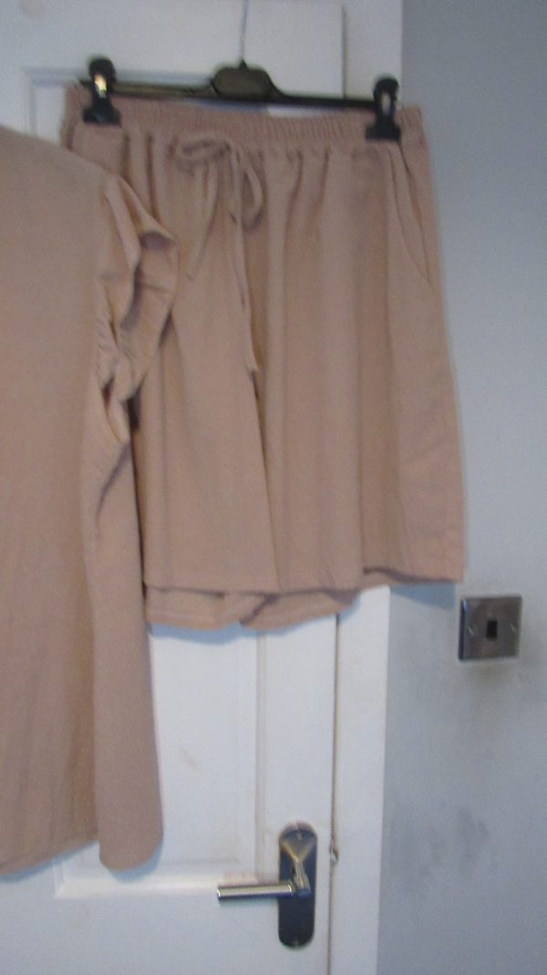 New Ladies Beige Ladies Shorts Set One Size fits sizes 18 20 22 - Image 3