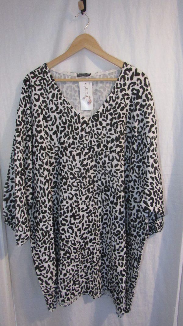 New Ladies Black Leopard Print Oversized tunic top One Size fits sizes 20 22 24