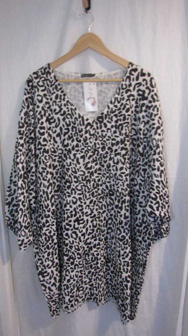 New Ladies Black Leopard Print Oversized tunic top One Size fits sizes 20 22 24 - Image 2