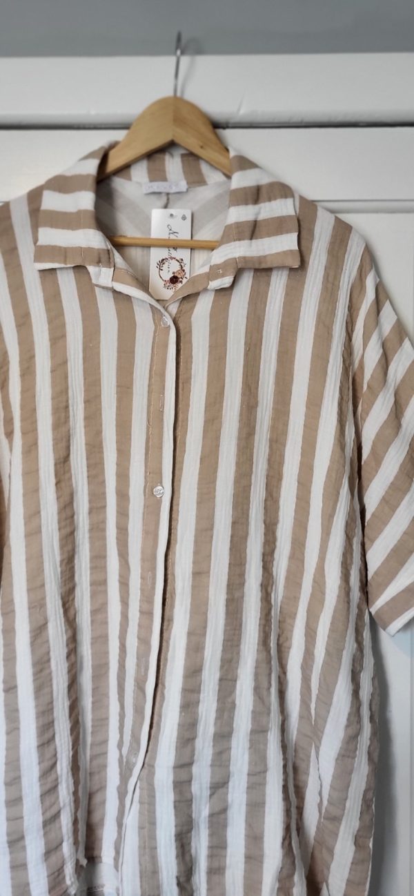 New Mocha and White Stripe Button Up Shirt One Size fits sizes 18 20 22 24 - Image 3