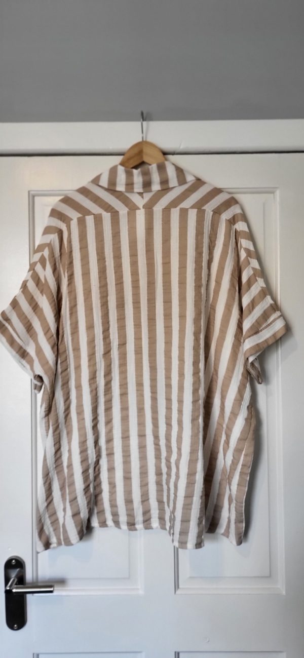 New Mocha and White Stripe Button Up Shirt One Size fits sizes 18 20 22 24 - Image 5