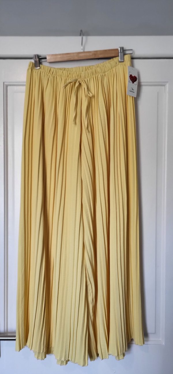 New Ladies Plus Size Pleated Trousers Yellow One Size fits 20 22 24 26 - Image 2
