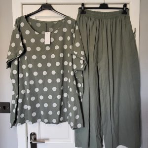 New Khaki Spot 2 Piece Linen Blend Set One Size fits sizes 18 20 22 24