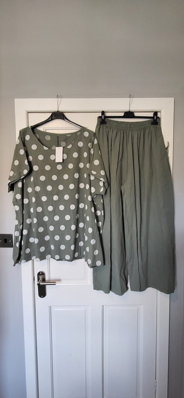 New Khaki Spot 2 Piece Linen Blend Set One Size fits sizes 18 20 22 24