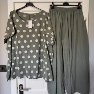 New Khaki Spot 2 Piece Linen Blend Set One Size fits sizes 18 20 22 24