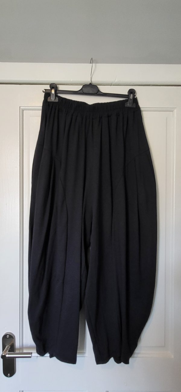New Ladies Navy Blue 3/4 Length Wide Leg Trousers One size fits sizes 18 20 22 24