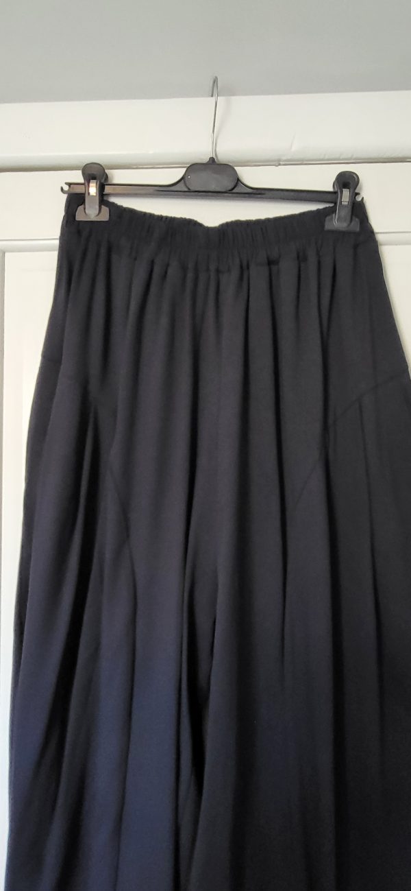 New Ladies Navy Blue 3/4 Length Wide Leg Trousers One size fits sizes 18 20 22 24 - Image 2