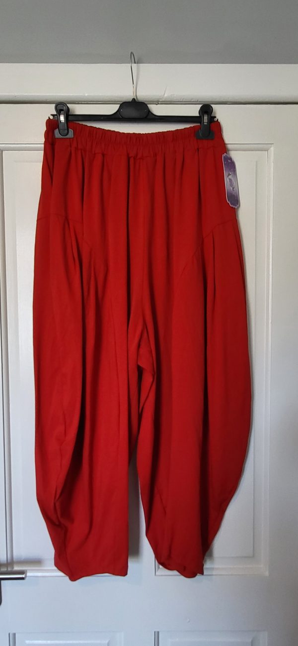 New Ladies Red 3/4 Length Wide Leg Trousers One size fits sizes 18 20 22 24 - Image 2