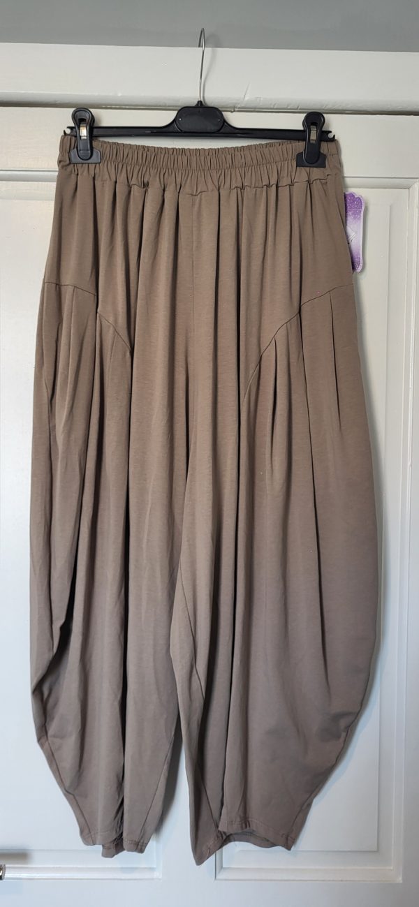 New Ladies Mocha 3/4 Length Wide Leg Trousers One size fits sizes 18 20 22 24 - Image 2