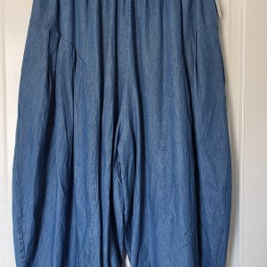 New Ladies Light Denim 3/4 Length Wide Leg Trousers One size fits sizes 18 20 22 24