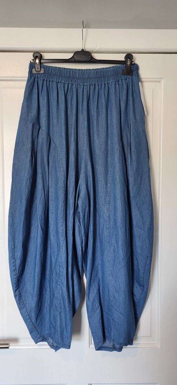 New Ladies Light Denim 3/4 Length Wide Leg Trousers One size fits sizes 18 20 22 24