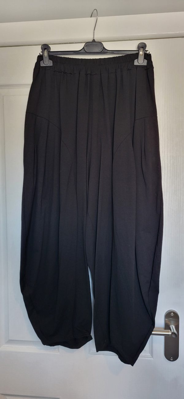 New Ladies Black 3/4 Length Wide Leg Trousers One size fits sizes 18 20 22 24 - Image 3