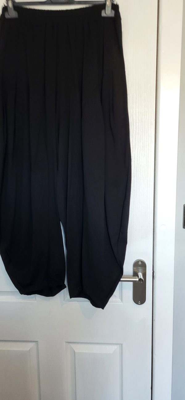 New Ladies Black 3/4 Length Wide Leg Trousers One size fits sizes 18 20 22 24 - Image 4