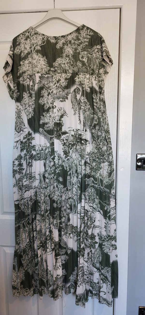 New Ladies Khaki Animal Print Pleated Maxi Dress One Size fits sizes 14 16 18 20 - Image 5
