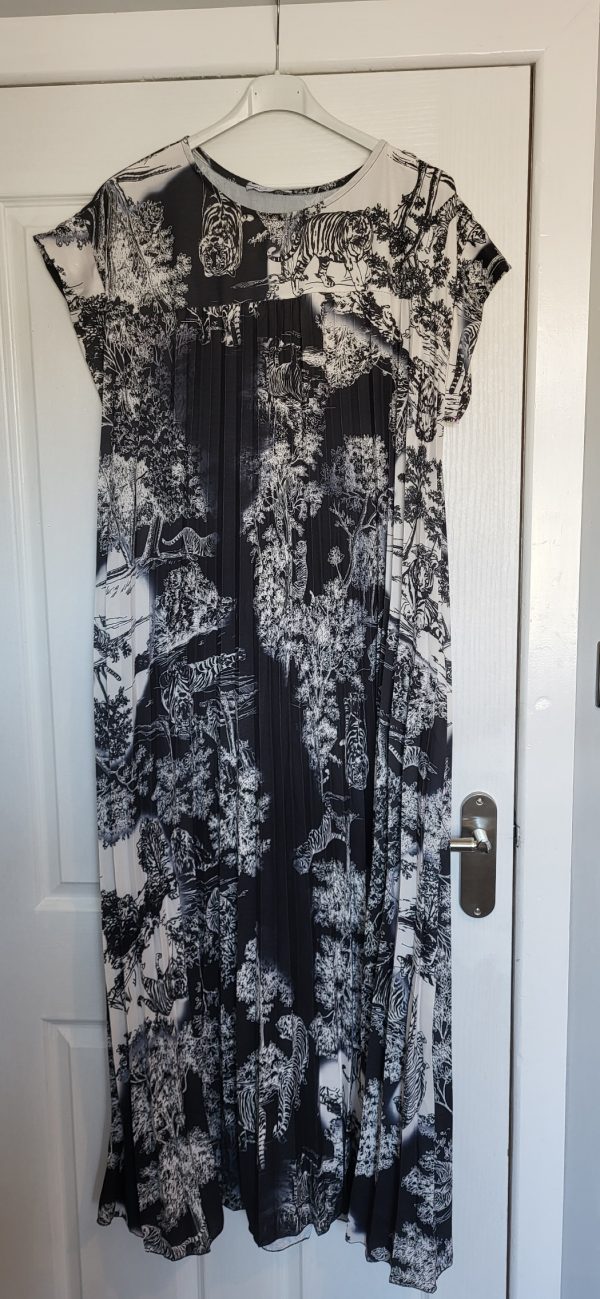 New Ladies Black Animal Print Pleated Maxi Dress One Size fits sizes 14 16 18 20