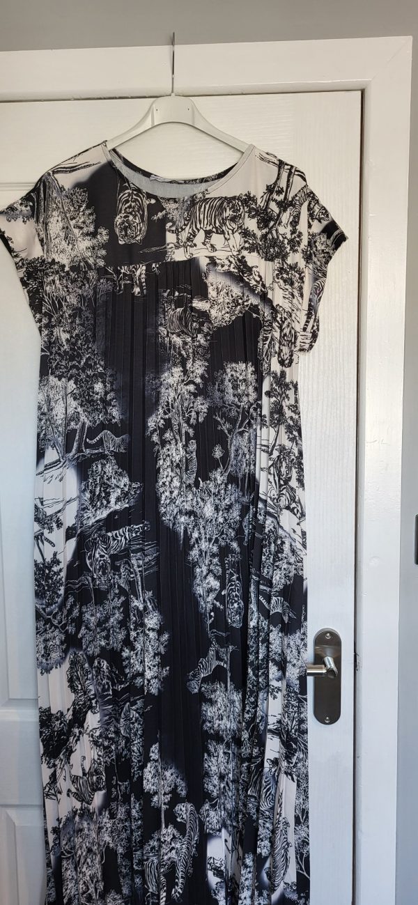 New Ladies Black Animal Print Pleated Maxi Dress One Size fits sizes 14 16 18 20 - Image 3