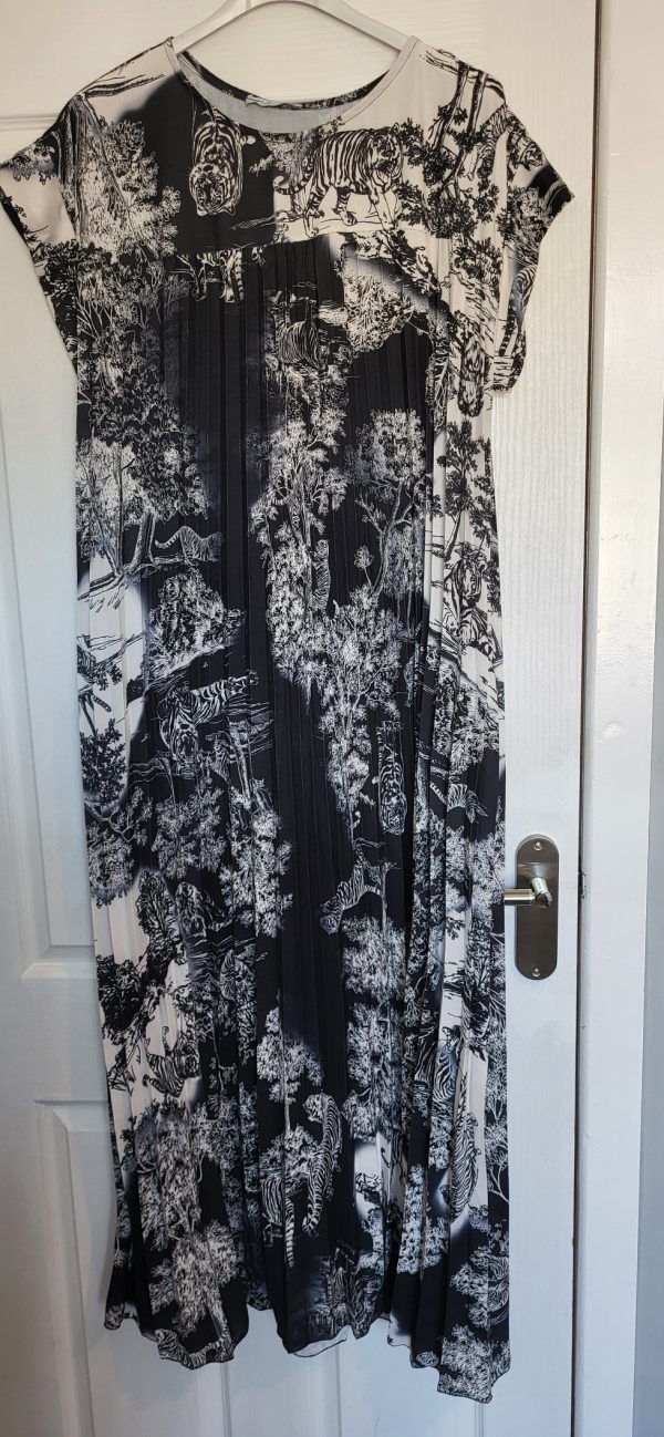 New Ladies Black Animal Print Pleated Maxi Dress One Size fits sizes 14 16 18 20 - Image 4