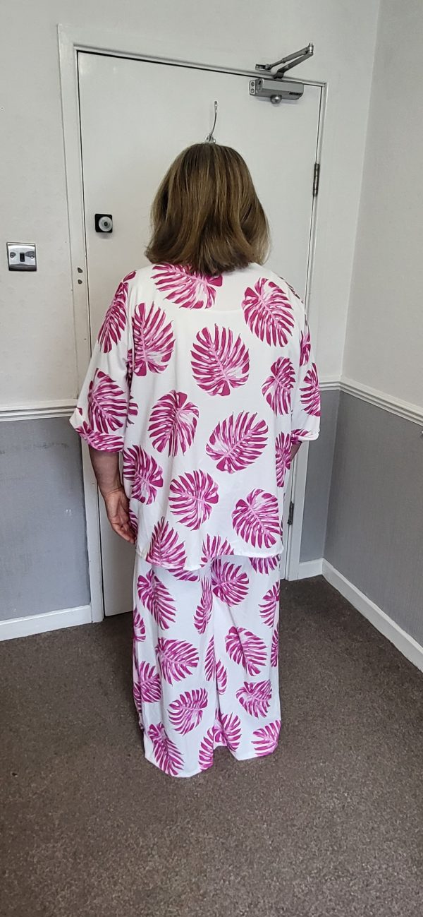 New Ladies Cerise Pink Leaf Jacket and Trousers One Size fits sizes 18 20 22 24 - Image 7