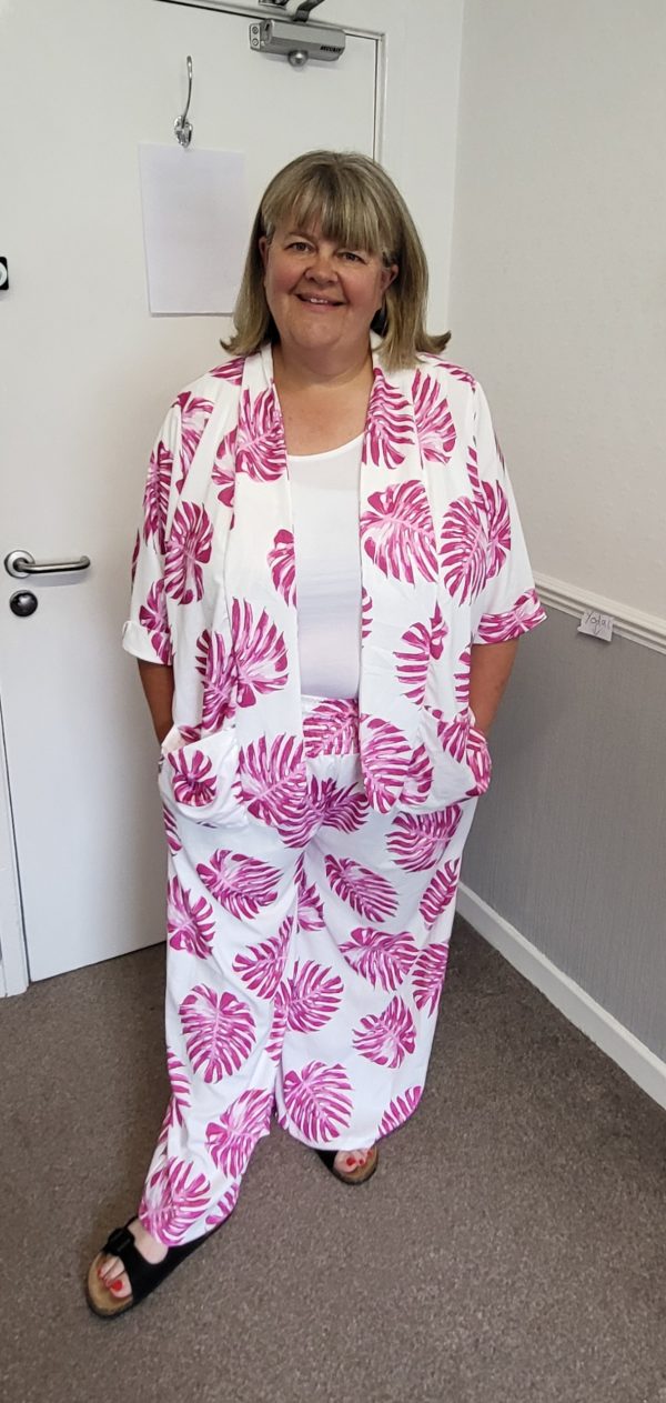 New Ladies Cerise Pink Leaf Jacket and Trousers One Size fits sizes 18 20 22 24 - Image 6