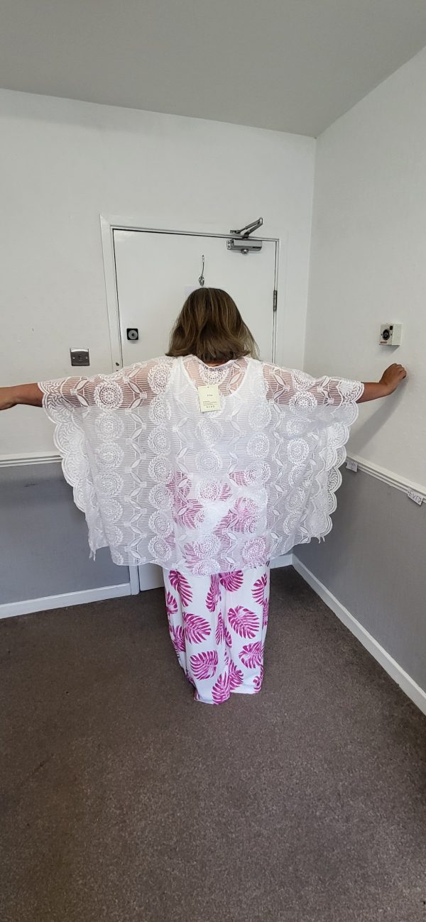 New Ladies White Lacy Kaftan One Size fits sizes 18 20 22 24 - Image 8