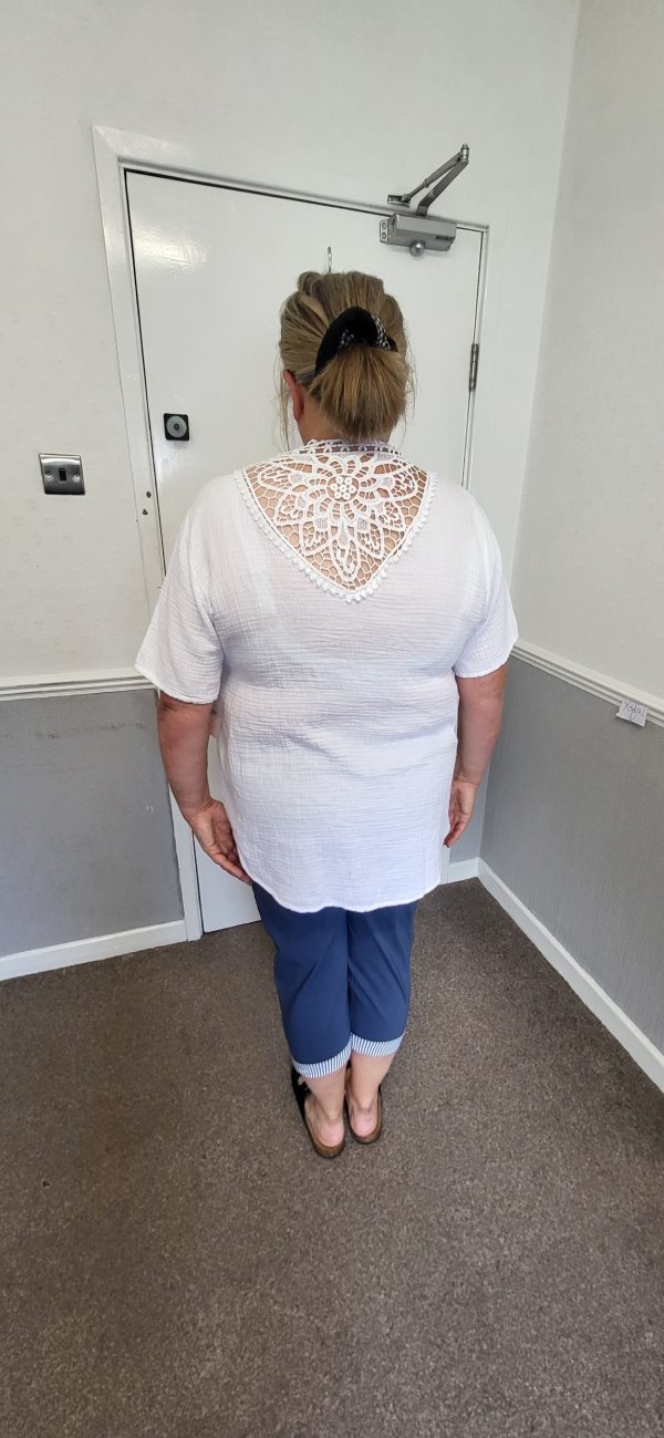 New White Lacy Back Cheesecloth Top One Size fits sizes 16 18 20 22 - Image 8