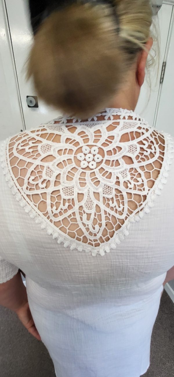 New White Lacy Back Cheesecloth Top One Size fits sizes 16 18 20 22 - Image 9