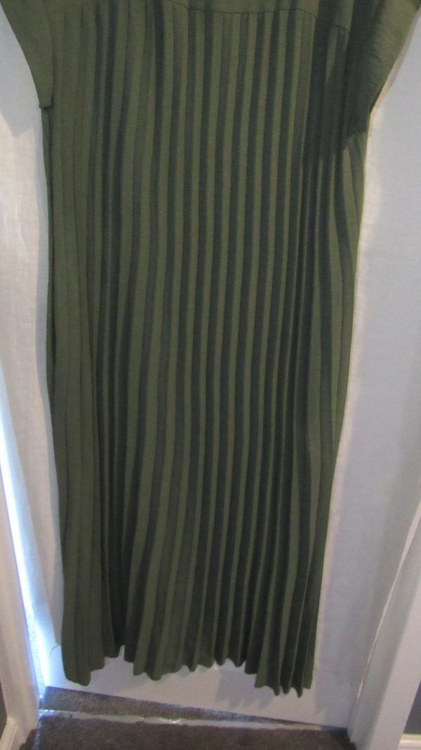 New Ladies Khaki Green Pleated Maxi Dress One Size fits sizes 14 16 18 20 - Image 4