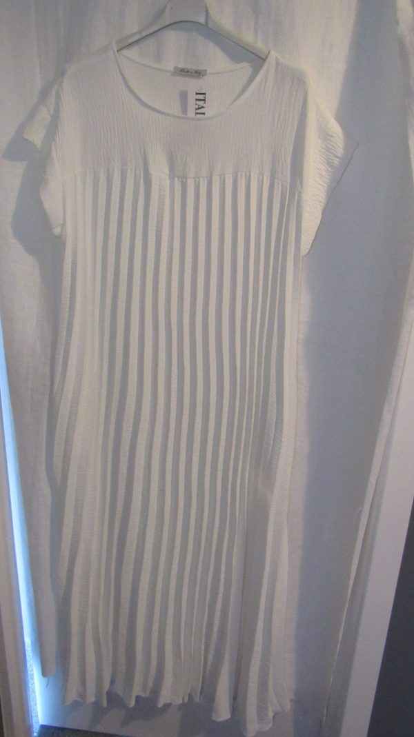 New Ladies White Pleated Maxi Dress One Size fits sizes 14 16 18 20