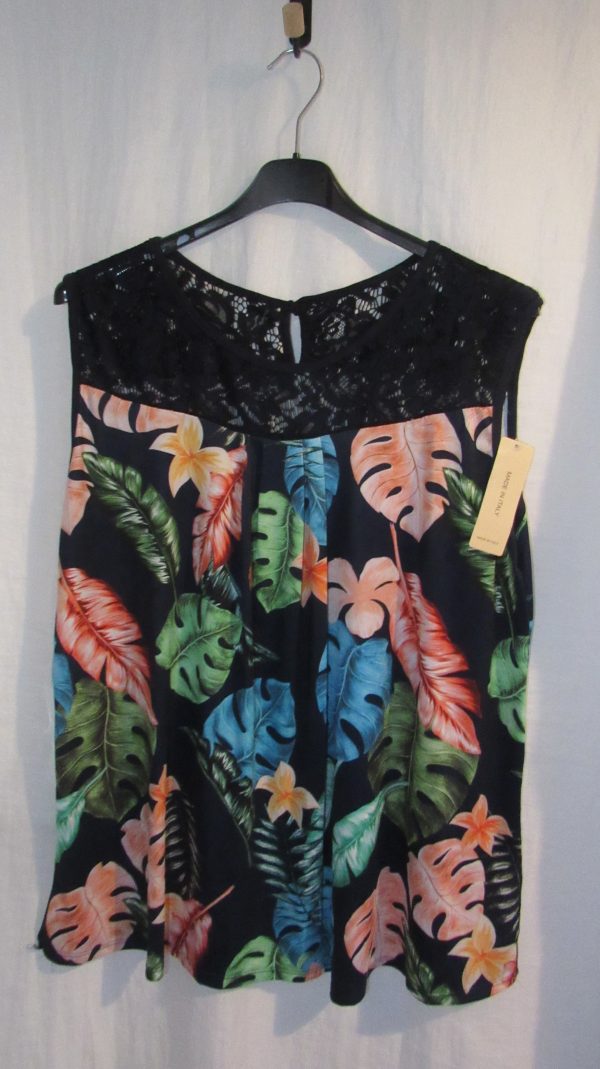 New Women’s Navy Blue Floral Sleeveless Top One Size fits sizes 16 18 20 22