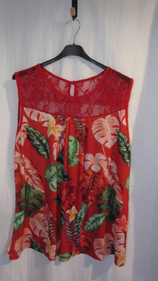 New Women’s Red Floral Sleeveless Top One Size fits sizes 16 18 20 22