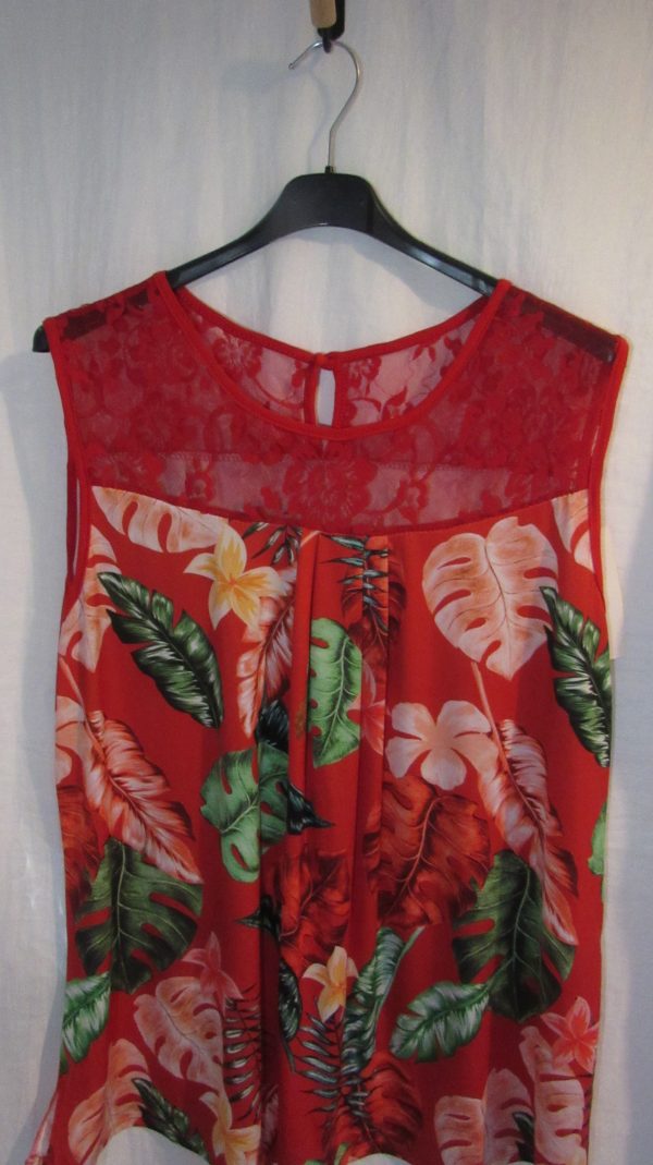 New Women’s Red Floral Sleeveless Top One Size fits sizes 16 18 20 22 - Image 3