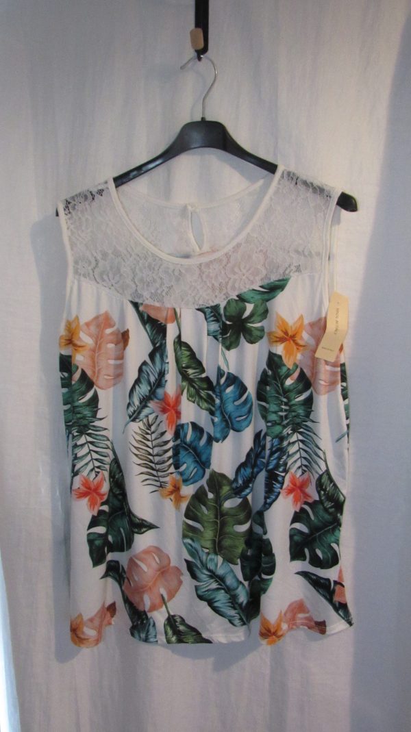 New Women’s White Floral Sleeveless Top One Size fits sizes 16 18 20 22