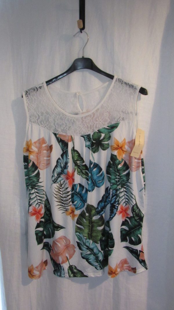 New Women’s White Floral Sleeveless Top One Size fits sizes 16 18 20 22 - Image 2
