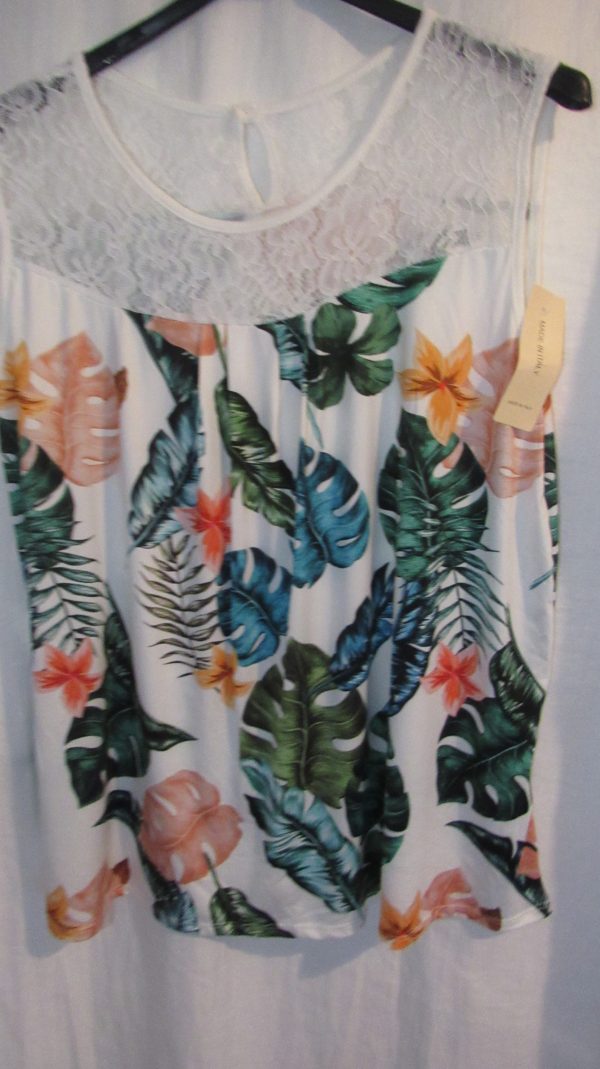 New Women’s White Floral Sleeveless Top One Size fits sizes 16 18 20 22 - Image 4